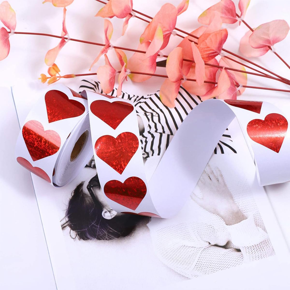 500PCS Valentine's Day Heart Stickers Red Sparkle Love Heart Roll Stickers Valentine's Day Decoration Round Labels Heart Shape Scrapbooking Adhesive Stickers for Valentine's Day Wedding Gift Decor