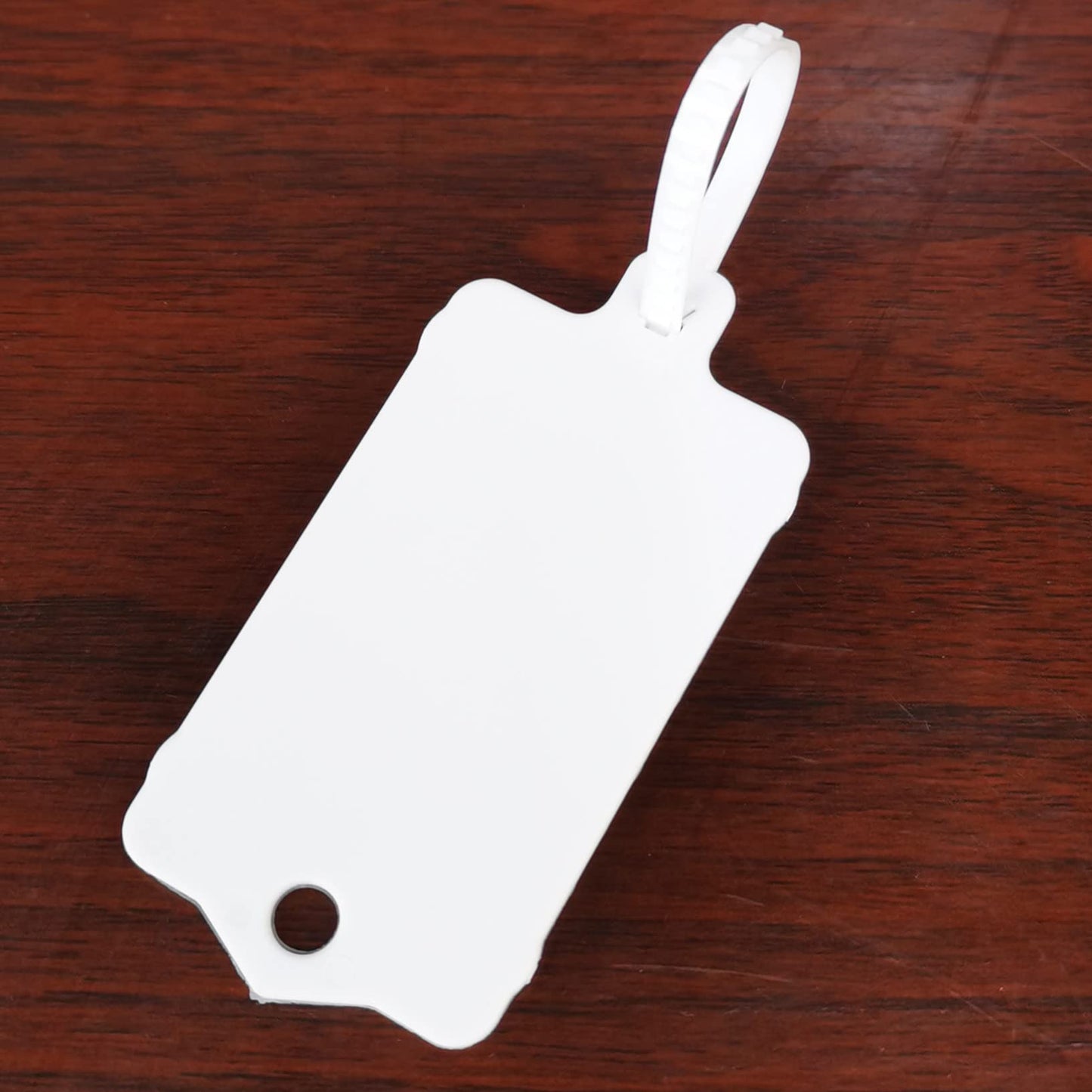 100pcs Reusable Blank Plastic Tags Ties Key Tags 1.45"*2.48" Serrated Tension Sealing Strap with Large Label Plastic Tie Mark Label Waterproof Hang Sign Write on Tag (White, 100pcs) White