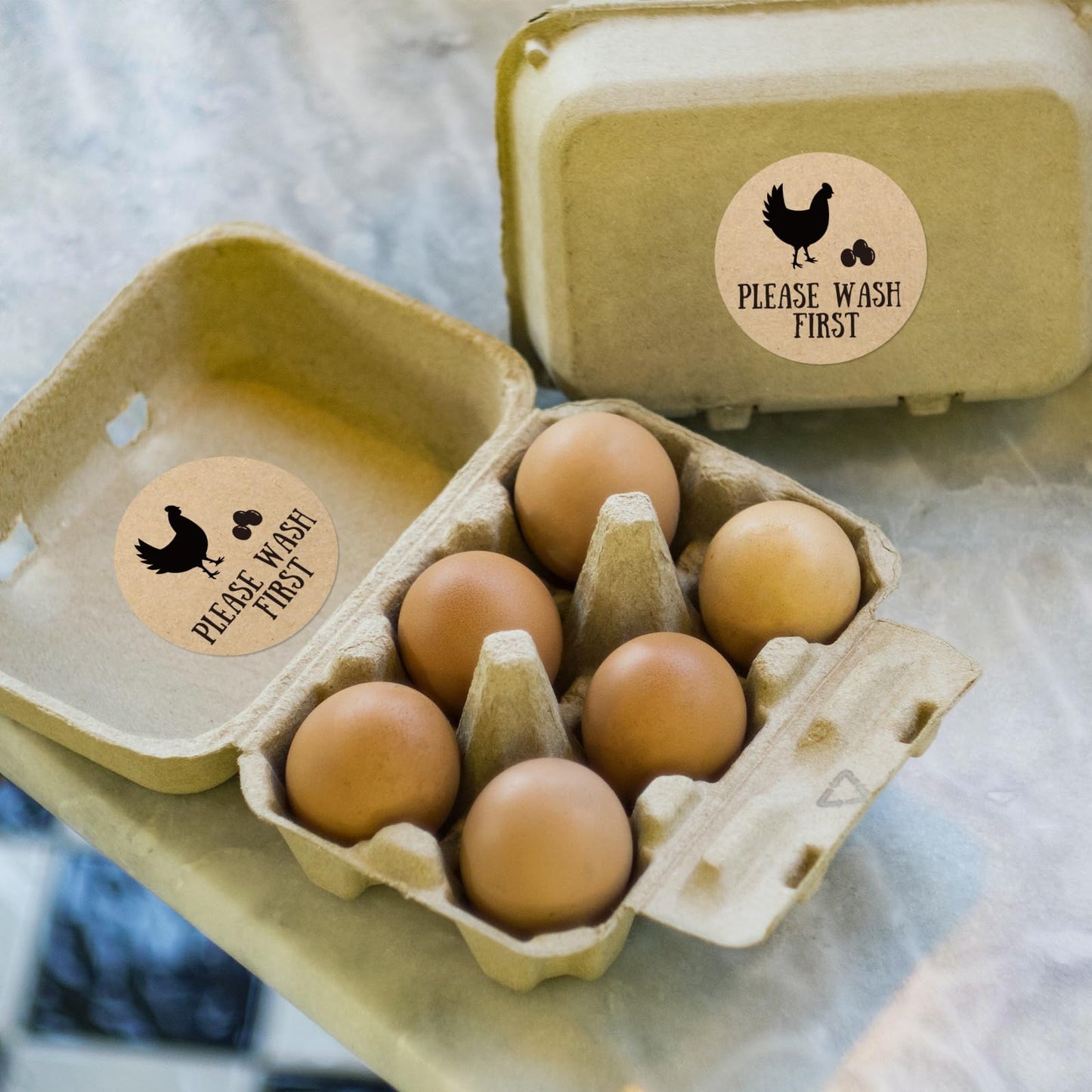 500 Pcs Farm Fresh Eggs Stickers 2 Inch Round Farm Chicken Egg Labels Natural Brown Kraft Unwashed Egg Cartoon Label Decal for Business Farm Fresh Produce Egg Cartoon Labeling