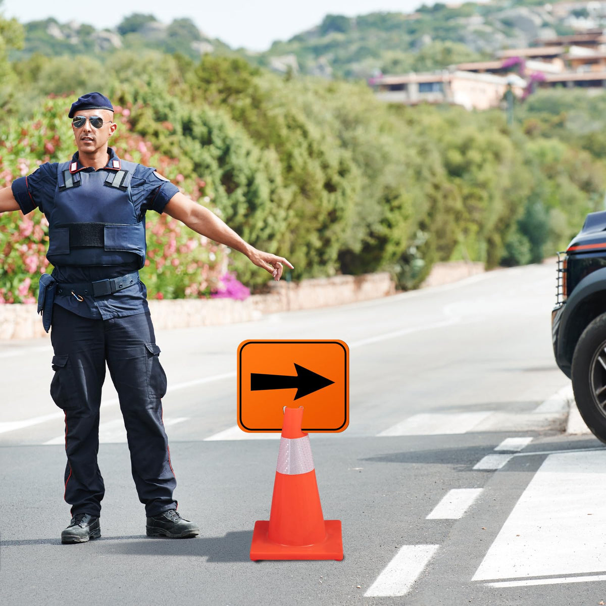 Geetery 6 Pcs Traffic Arrow Orange Detour Signs, Road Cone Top Directional Left Right Go Straight Arrows Sign for Road Barricade Outdoor Construction (Left & Right) Left & Right