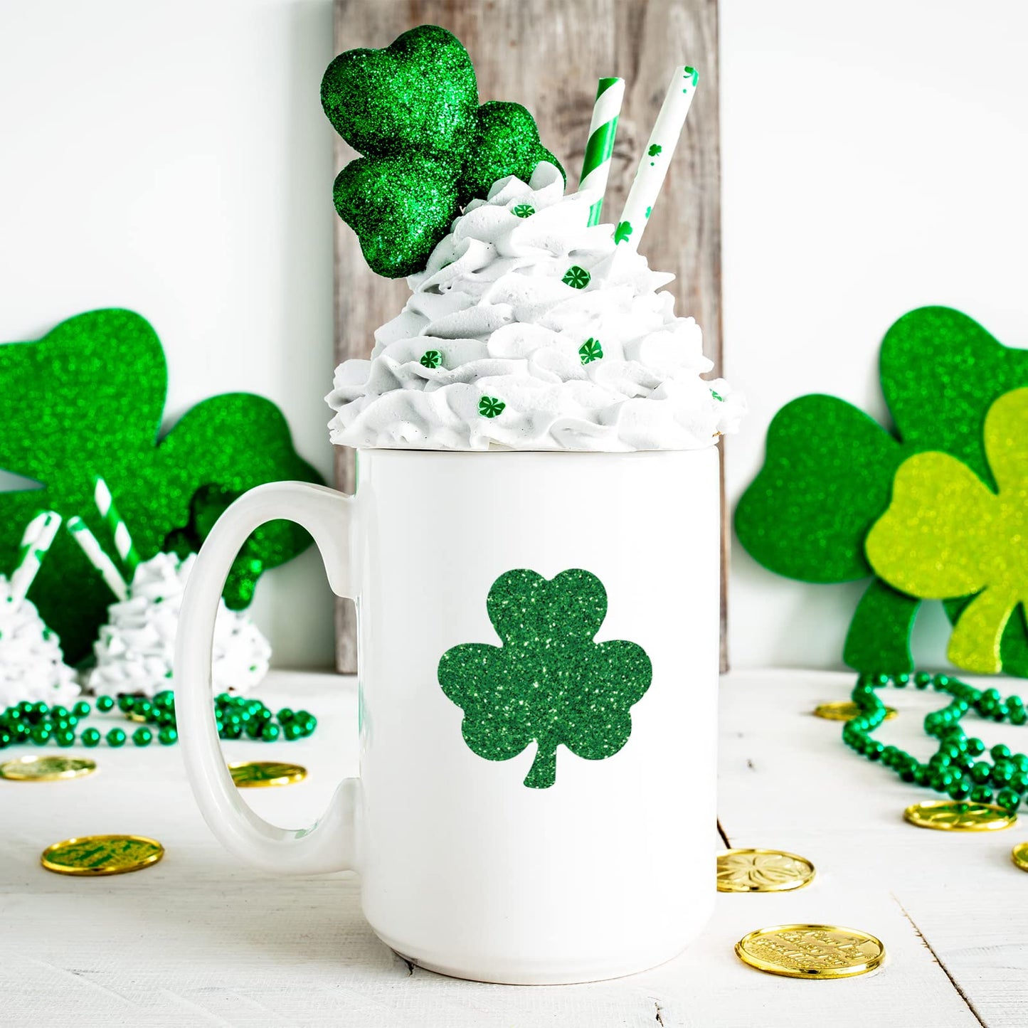 Whaline 500Pcs St. Patrick's Day Stickers Glitter Green Shamrock Shape Stickers 1.5Inch Lucky Clover Pattern Shinny Label Tag Self-Adhesive Stickers for Irish Holiday Party Box Cards Seal Envelopes