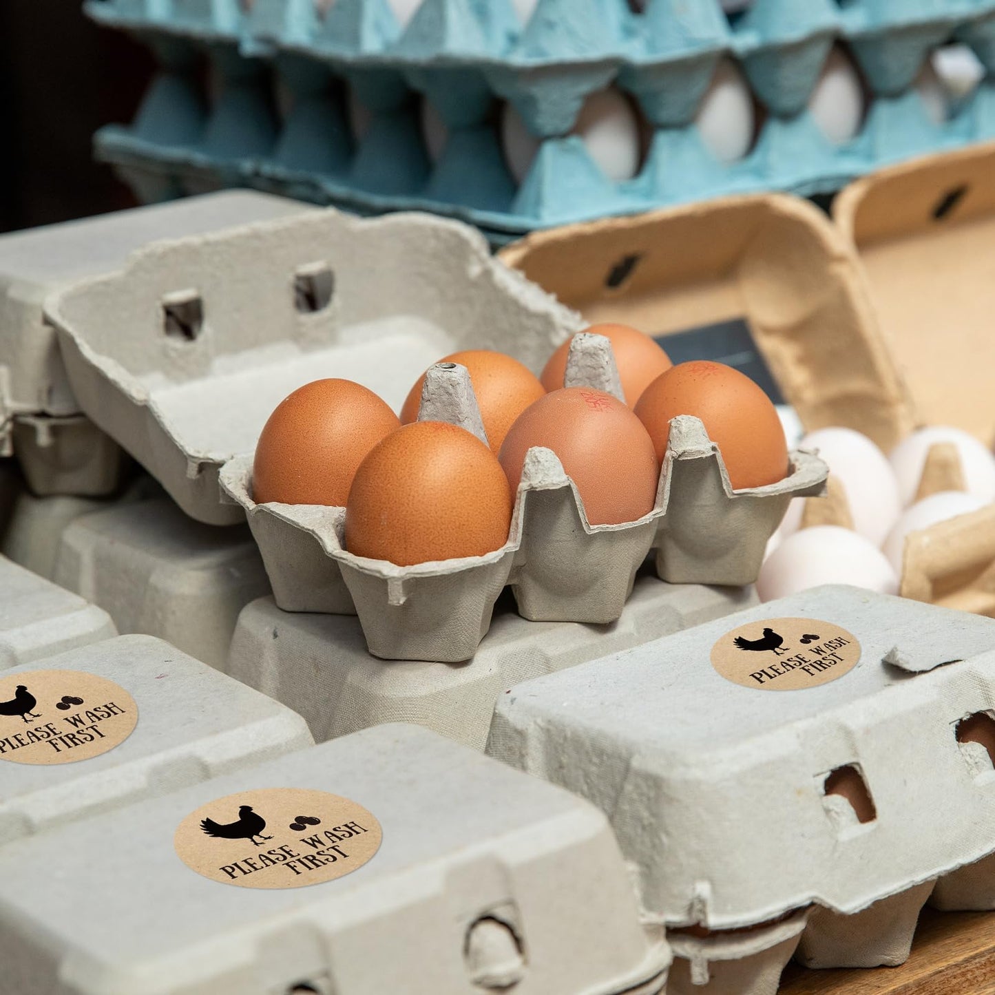500 Pcs Farm Fresh Eggs Stickers 2 Inch Round Farm Chicken Egg Labels Natural Brown Kraft Unwashed Egg Cartoon Label Decal for Business Farm Fresh Produce Egg Cartoon Labeling