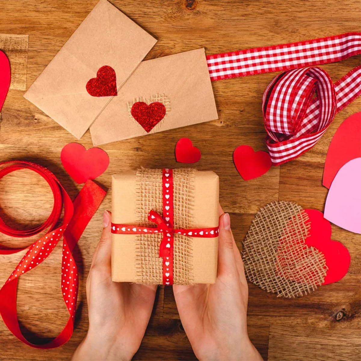 500PCS Valentine's Day Heart Stickers Red Sparkle Love Heart Roll Stickers Valentine's Day Decoration Round Labels Heart Shape Scrapbooking Adhesive Stickers for Valentine's Day Wedding Gift Decor