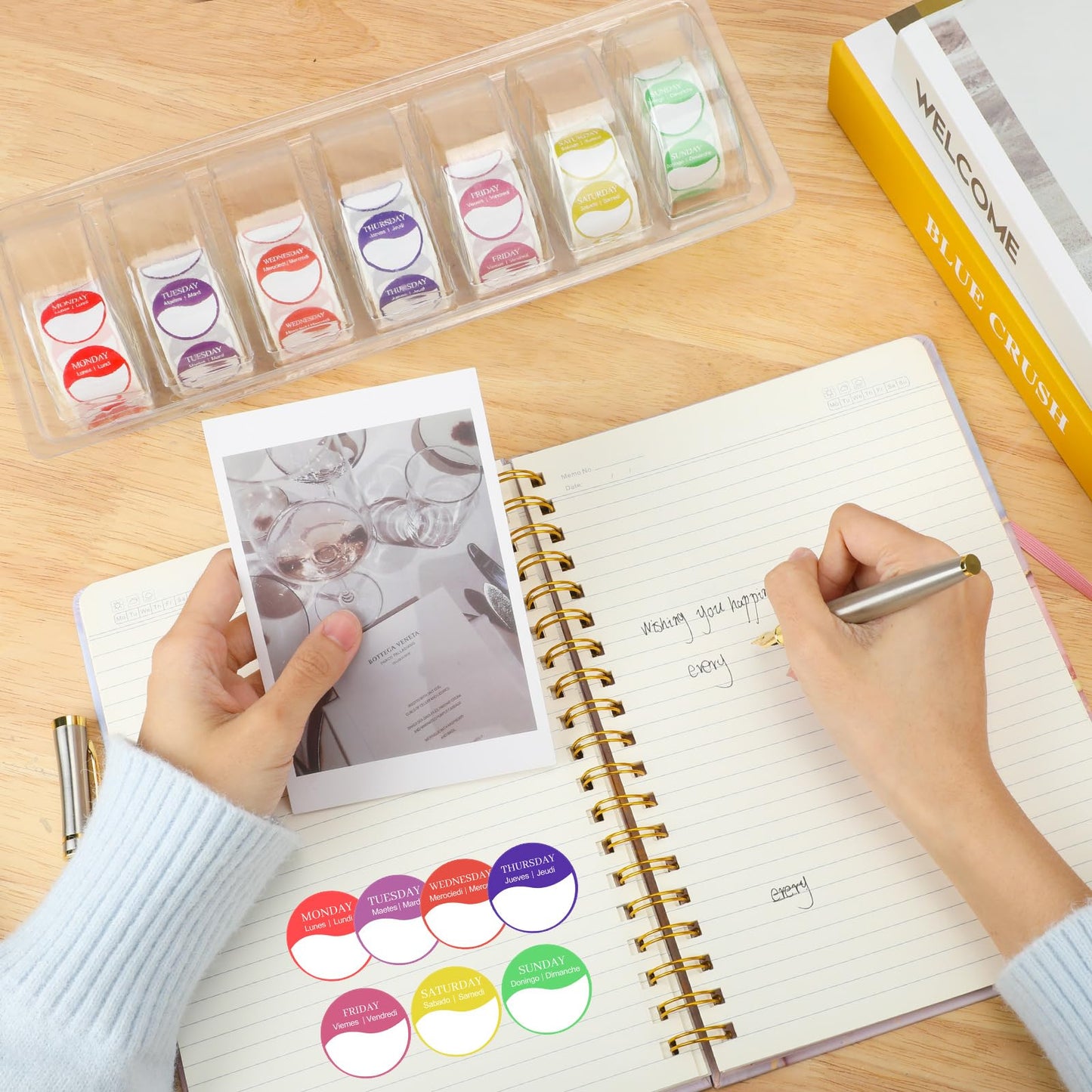 3500 Pcs Days of The Week Stickers Removable Day Label Dispenser Suit for 3/4 Inch 1 Inch Writable Stickers Storage Day Dots Food Labels Organizer for Food Container Freezer Restaurant Meal Prep