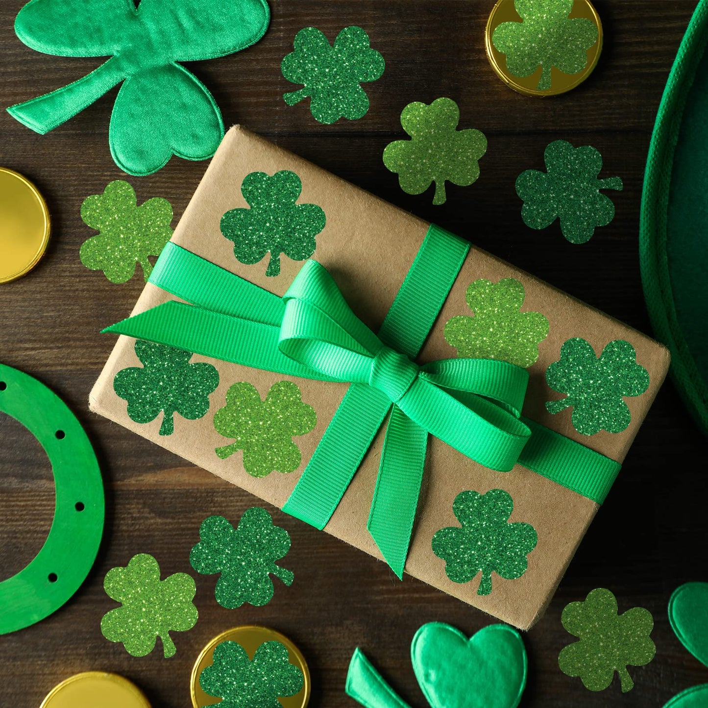 Whaline 500Pcs St. Patrick's Day Stickers Glitter Green Shamrock Shape Stickers 1.5Inch Lucky Clover Pattern Shinny Label Tag Self-Adhesive Stickers for Irish Holiday Party Box Cards Seal Envelopes