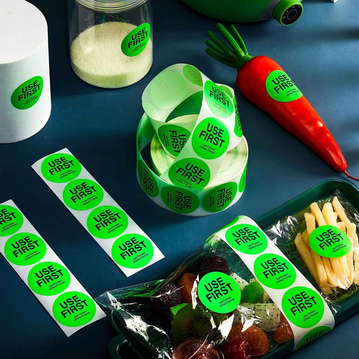 1000 Pcs Use First Stickers Day Food Labels 1.5 Inch Circle Removable Dots Food Labels Waterproof Fluorescent Adhesive Stickers for Kitchen Restaurant Containers,Trilingual,Green