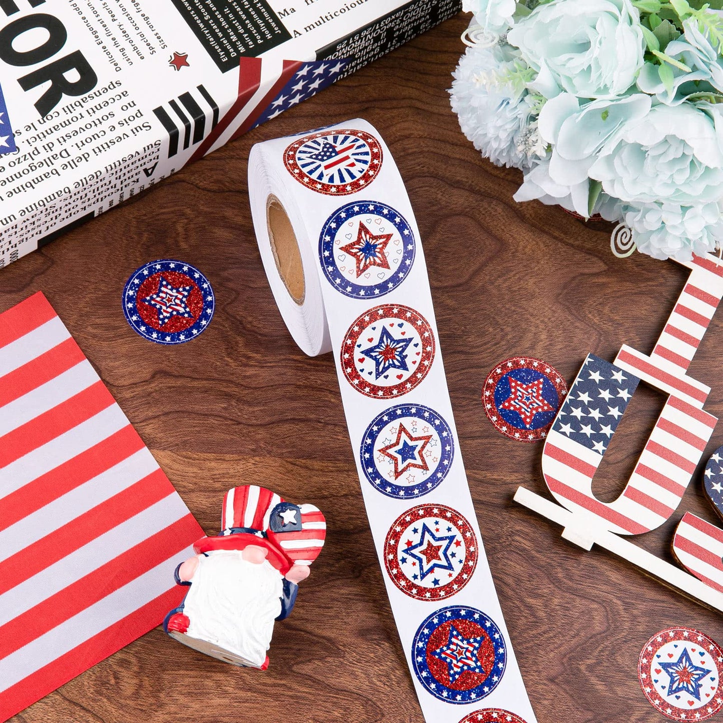 Whaline 600Pcs American Flag Stickers Glitter Patriotic Star Label Sticker Independence Day Stickers 4th of July Decals 8 Design Adhesive Sealing Labels for Envelopes Baking Bag Party Favor Supplies