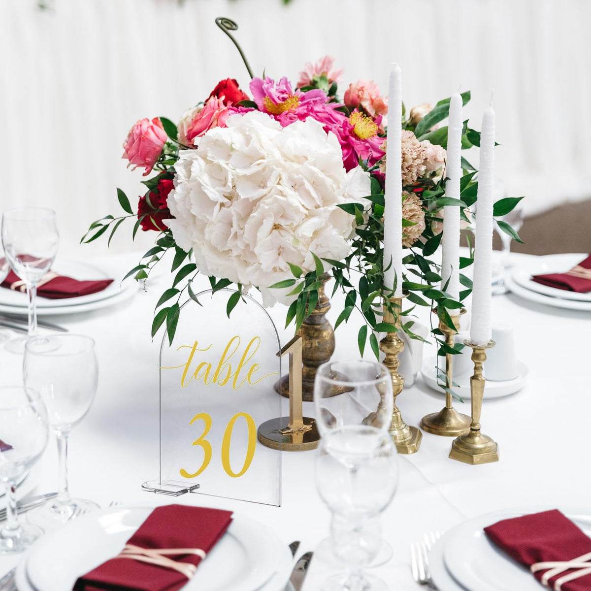 Ragyzity 4 x 6 Inch 30 Sets Acrylic Gold Table Numbers, Gold Printed 1-30 Signs with Stands Calligraphy Clear Table Number Display Stand for Wedding Reception Party Centerpieces Decor