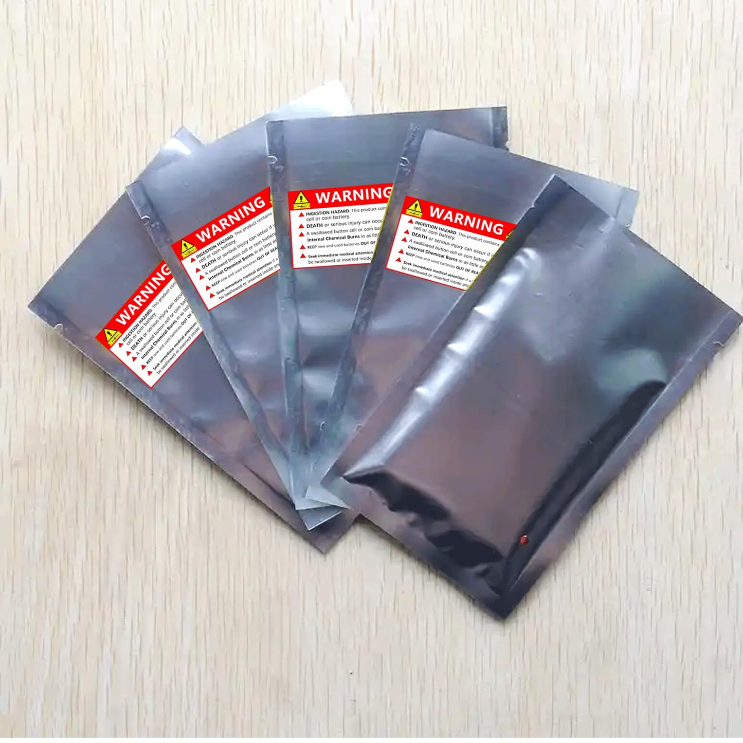 Button Cell Battery Warning Labels Ingestion Hazard Label 2.5 x 1.5 Inch Child Safety Hazard Labels Red Out of Children Stickers for Bags, Packaging Boxes 500 pcs