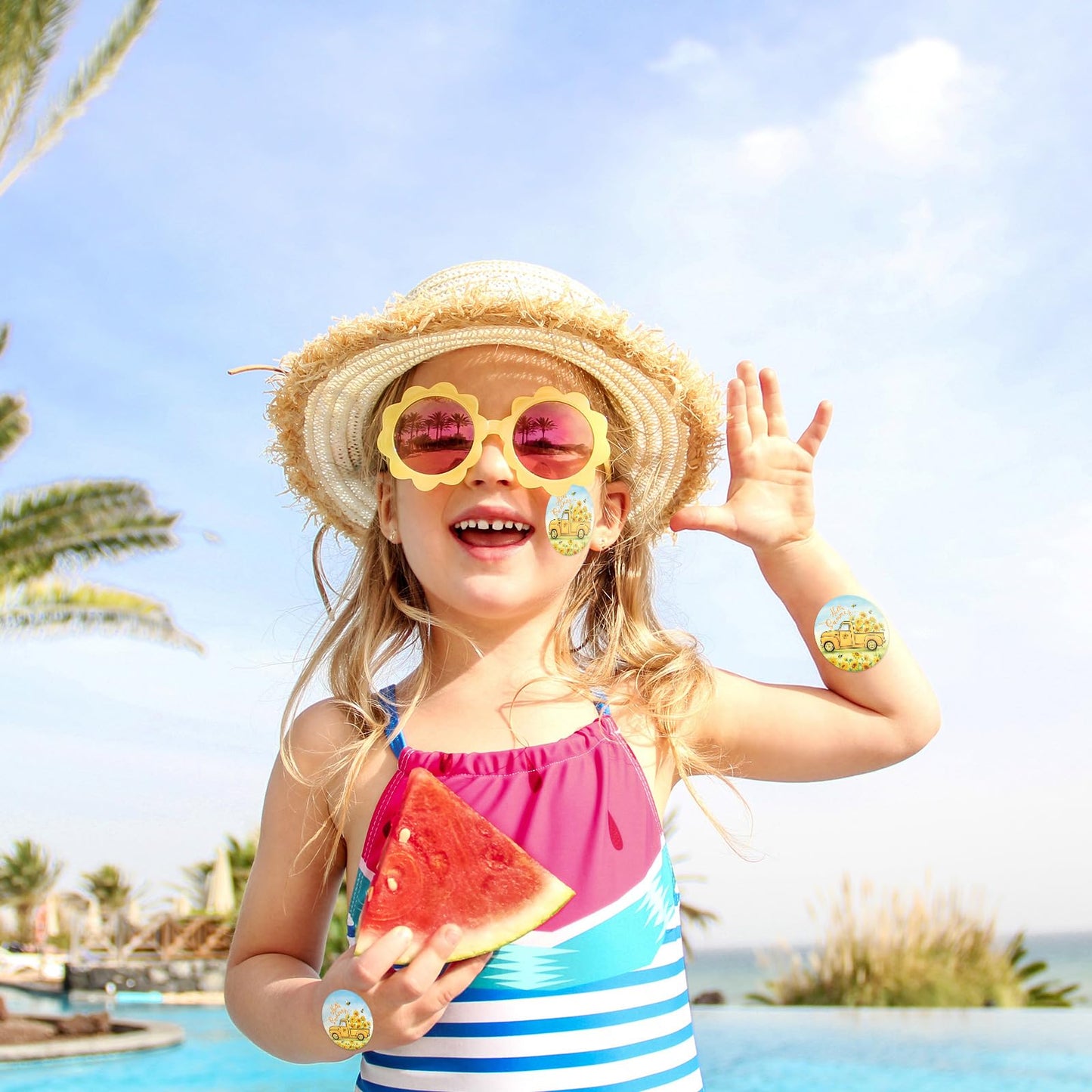 500PCS Hello Summer Label Sticker Roll, 1.5 Inch Round Sunflowers Stickers for Kids, Happy Summer Holiday Stickers Greeting Cards, Gift Boxes Decorations, Party Favors, Sealed Envelopes Trucks and Sunflowers