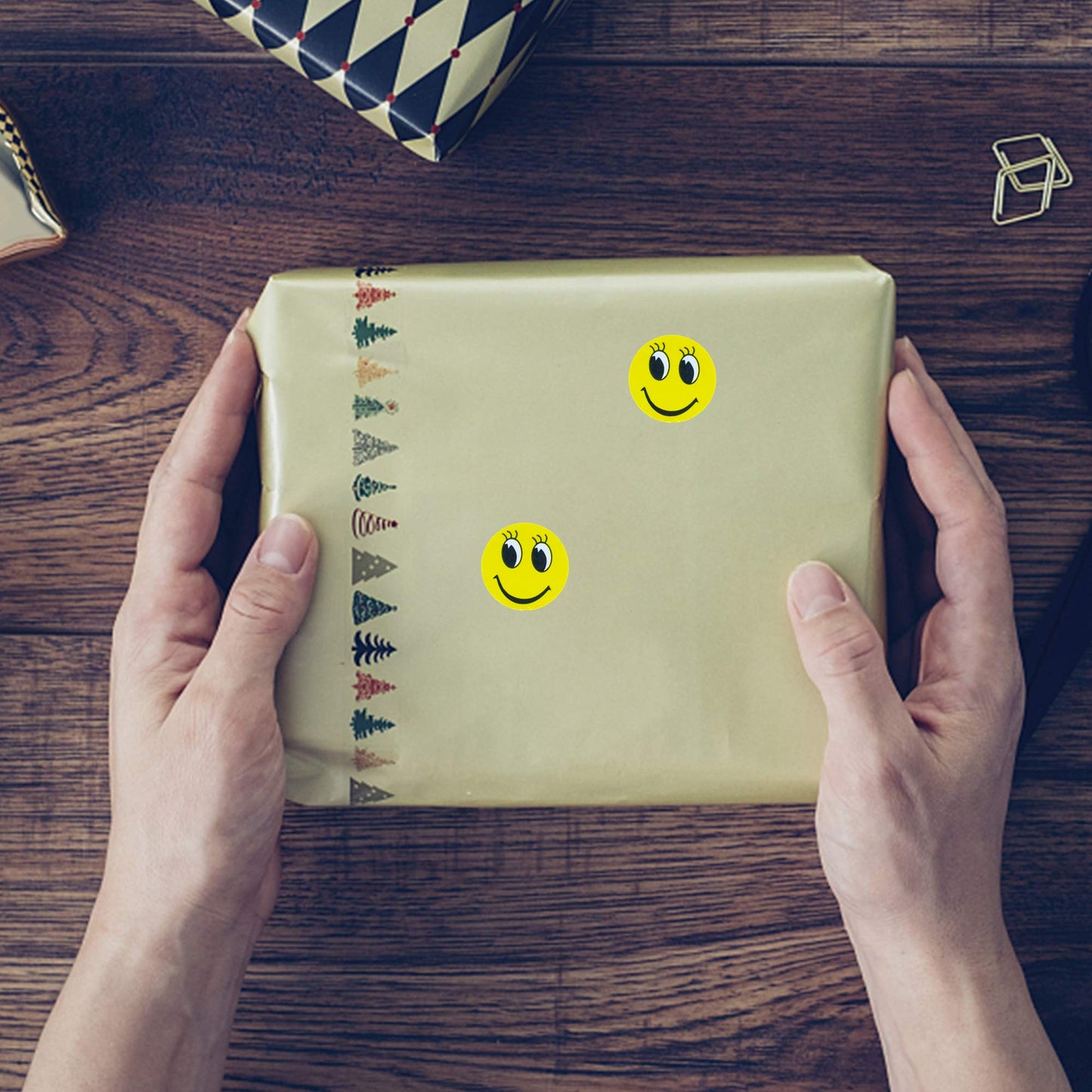Hybsk 1" Round Yellow Happy Face with Eyelash Happy Stickers Circle Teacher Labels 1,000 Total per Roll