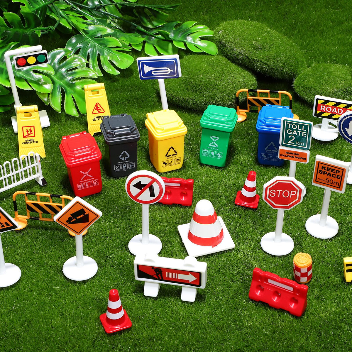 105PCS Mini Traffic Road Signs Set Mini Traffic Cones Construction Toys Miniature Trash can Light Crosswalk Signal Roadblocks Street Playset for Safety Education Plaything